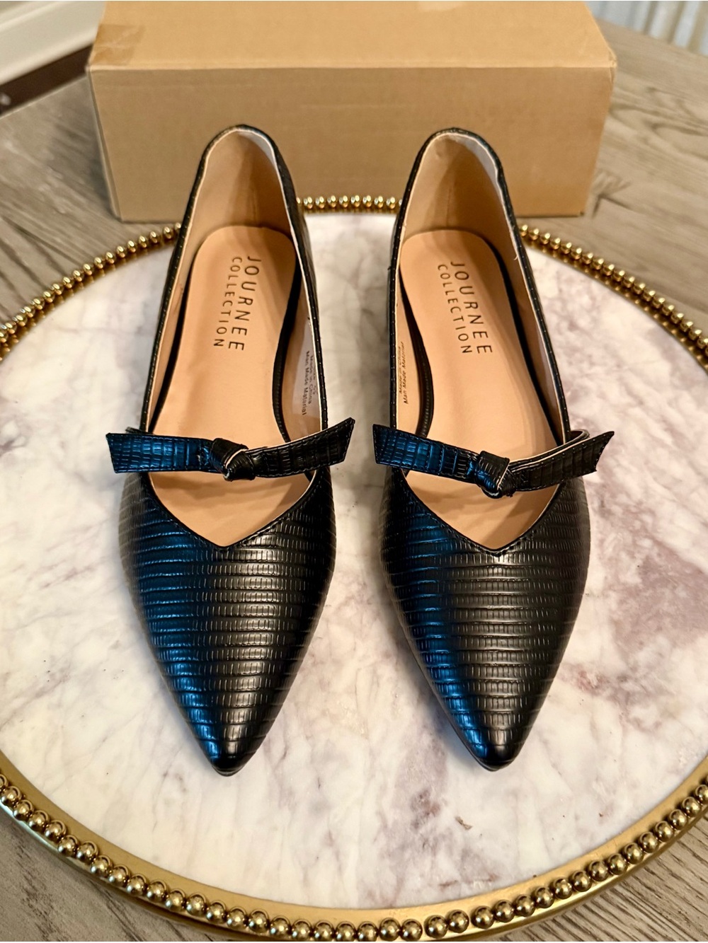Journee Collection Black Textured Vegan Leather Shoes | SZ. 5.5 (NWB) - Picture 2 of 9